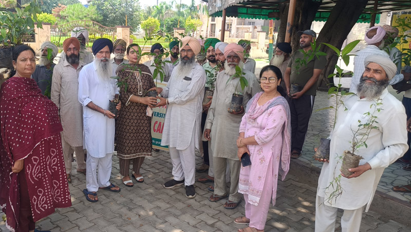 Krishi Vigyan Kendra launched a sapling campaign in three villages